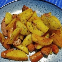 【06/14晩御飯】大和豚ソーセージポテト、半分だけ使ったんだね：D